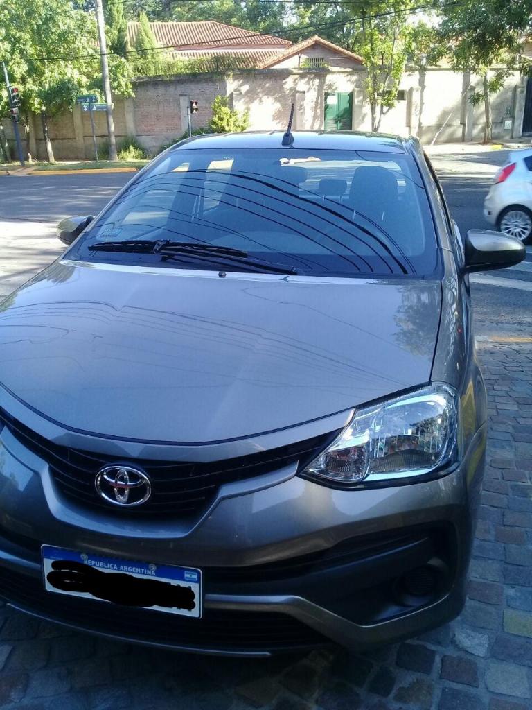 TOYOTA ETIOS XS  IMPECABLE