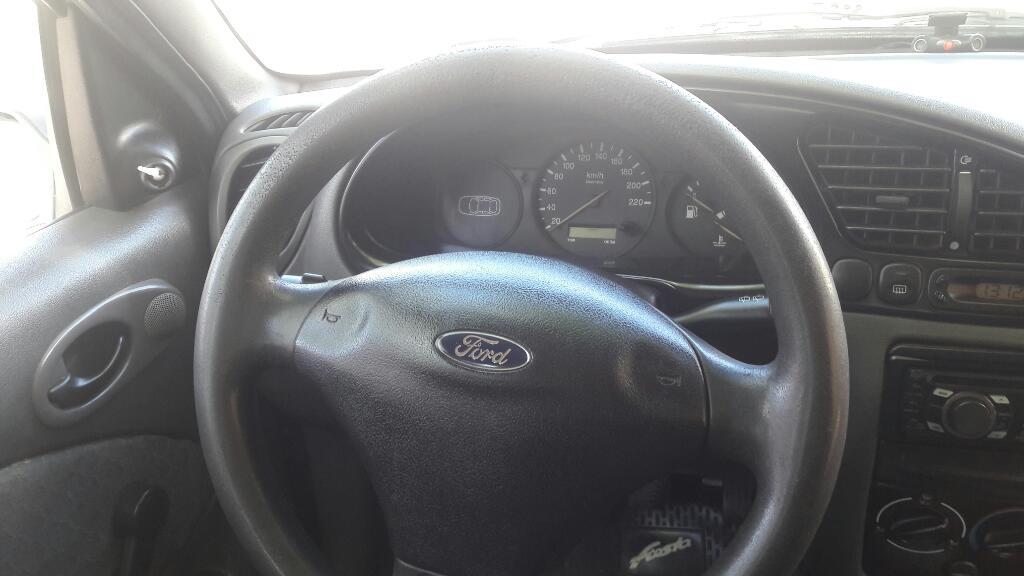 Vendo Ford Fiesta