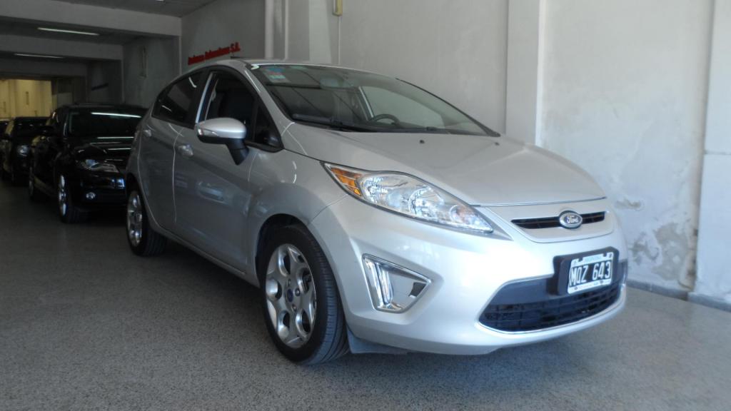 FORD FIESTA KINETIC  KMS FINANCIAMOS