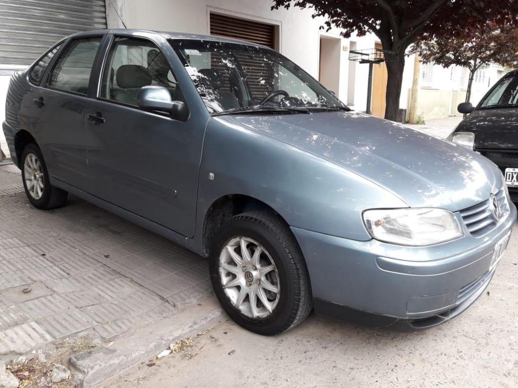 VOLKSWAGEN POLO 1.6 NAFTA  CON AIRE Y DIRECCION