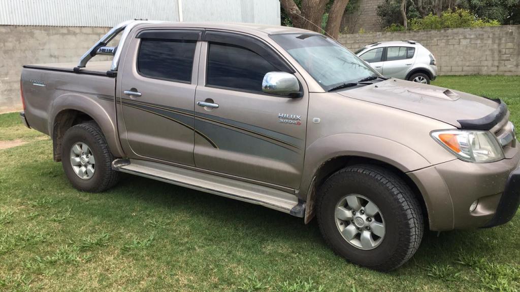 TOYOTA HILUX FULL FULL CHOCADA