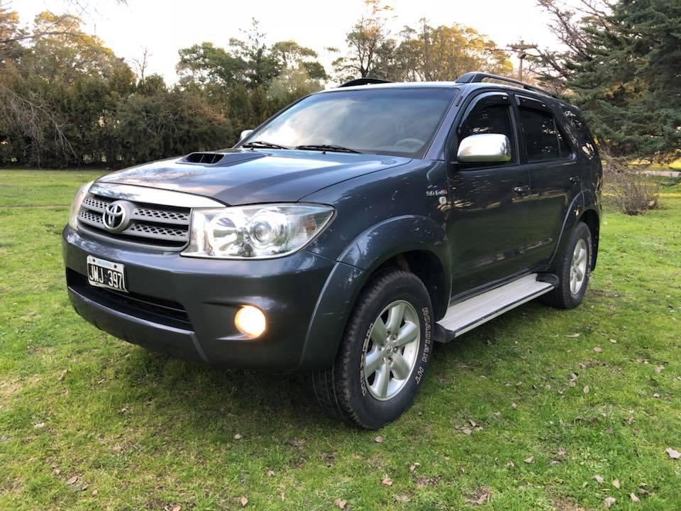 TOYOTA HILUX SW4 7 PLAZAS 4X4