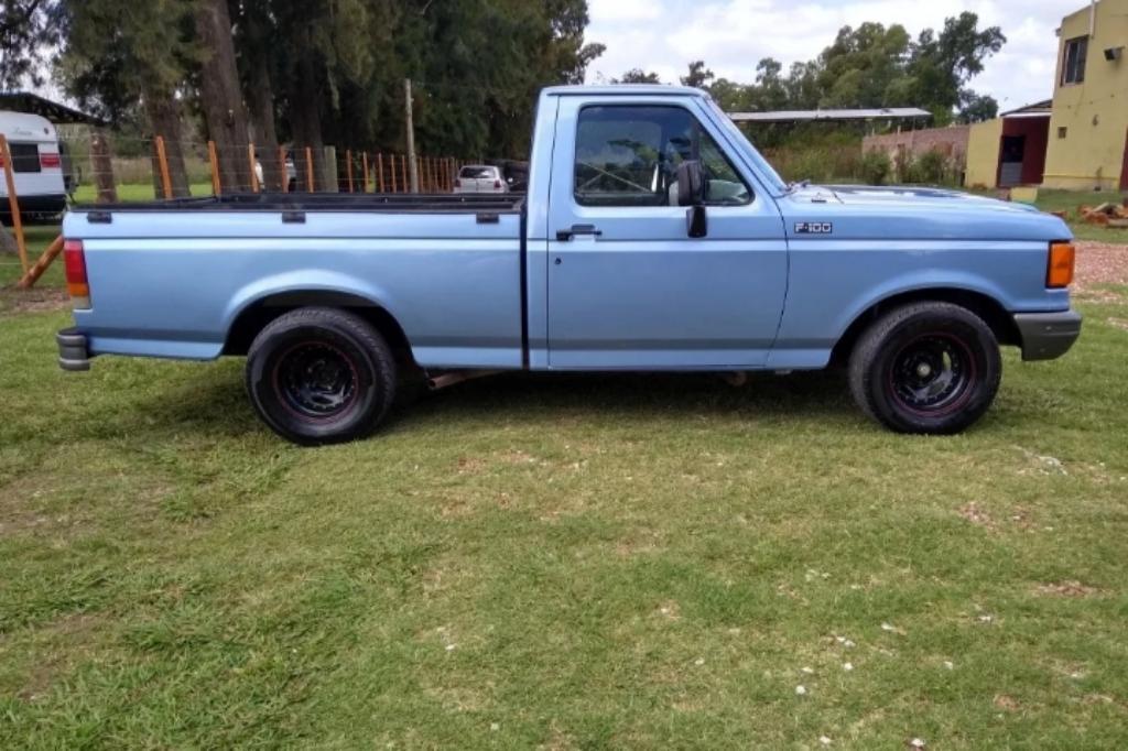 Ford F100 Impecable Permuto