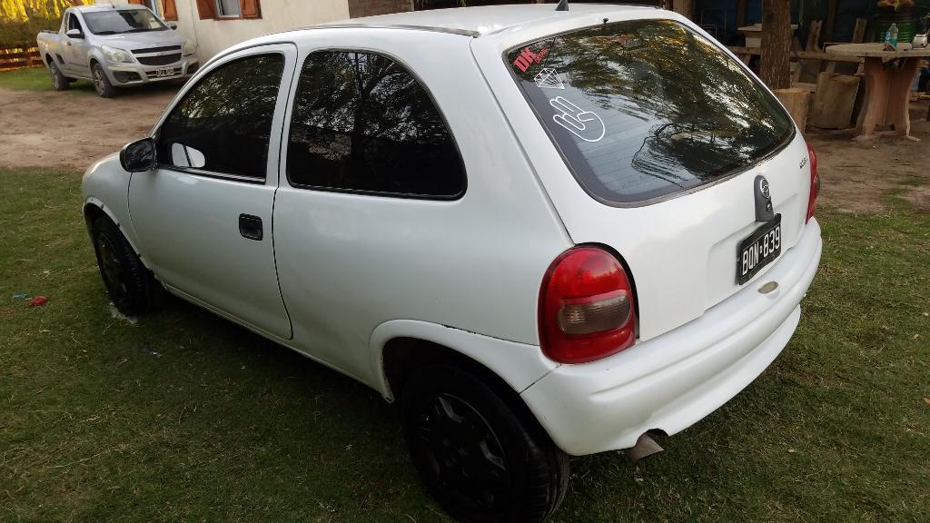 Vendo Permuto Corsa 1.6 con Gnc