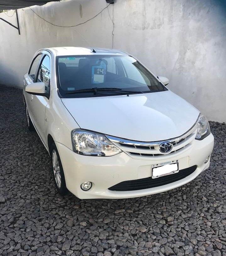 Toyota Etios 1.5 XLS 5 ptas.  Impecable con  km!!