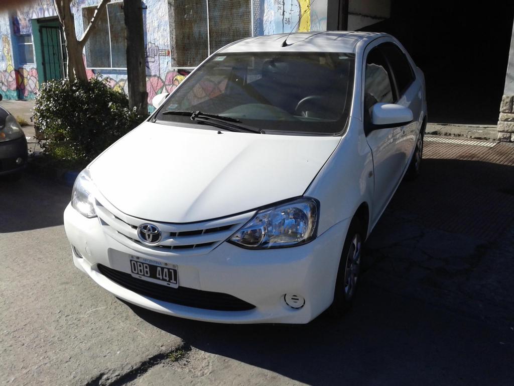 Toyota Etios Lx Sedan 