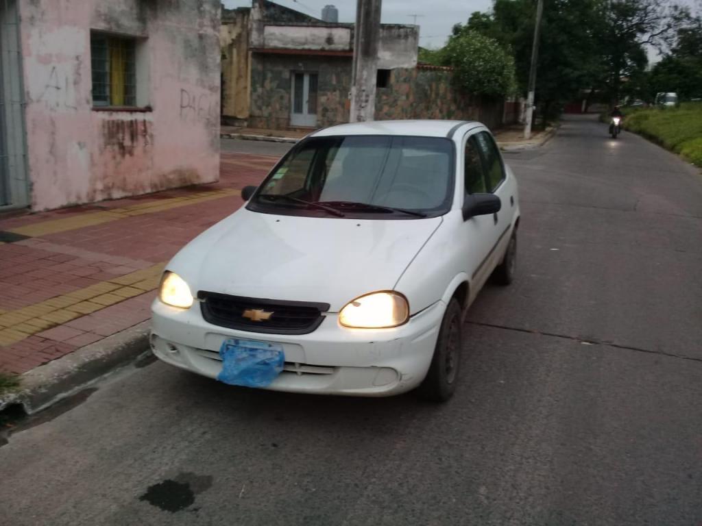 vendo corsa base  cel 