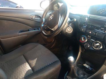 VENDO TOYOTA ETIOS 1.5 XS MODELO 