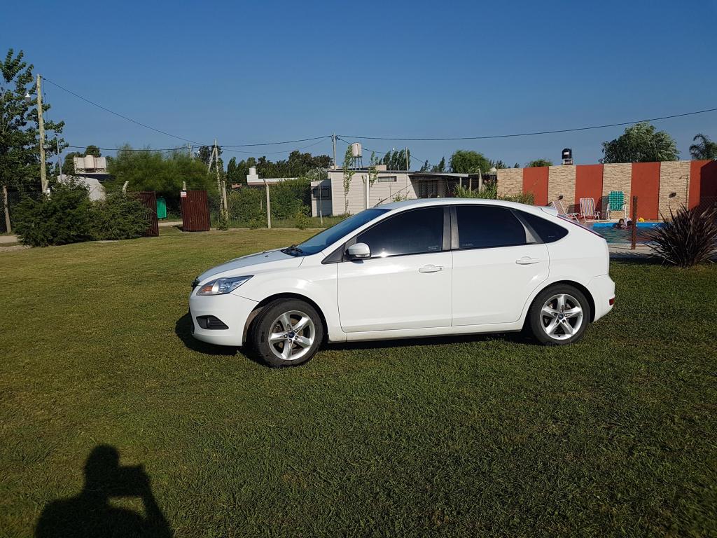 vendo ford focus  impecable