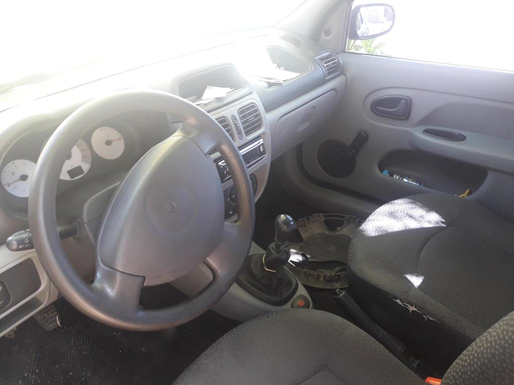 Vendo Clio II motor a reparar