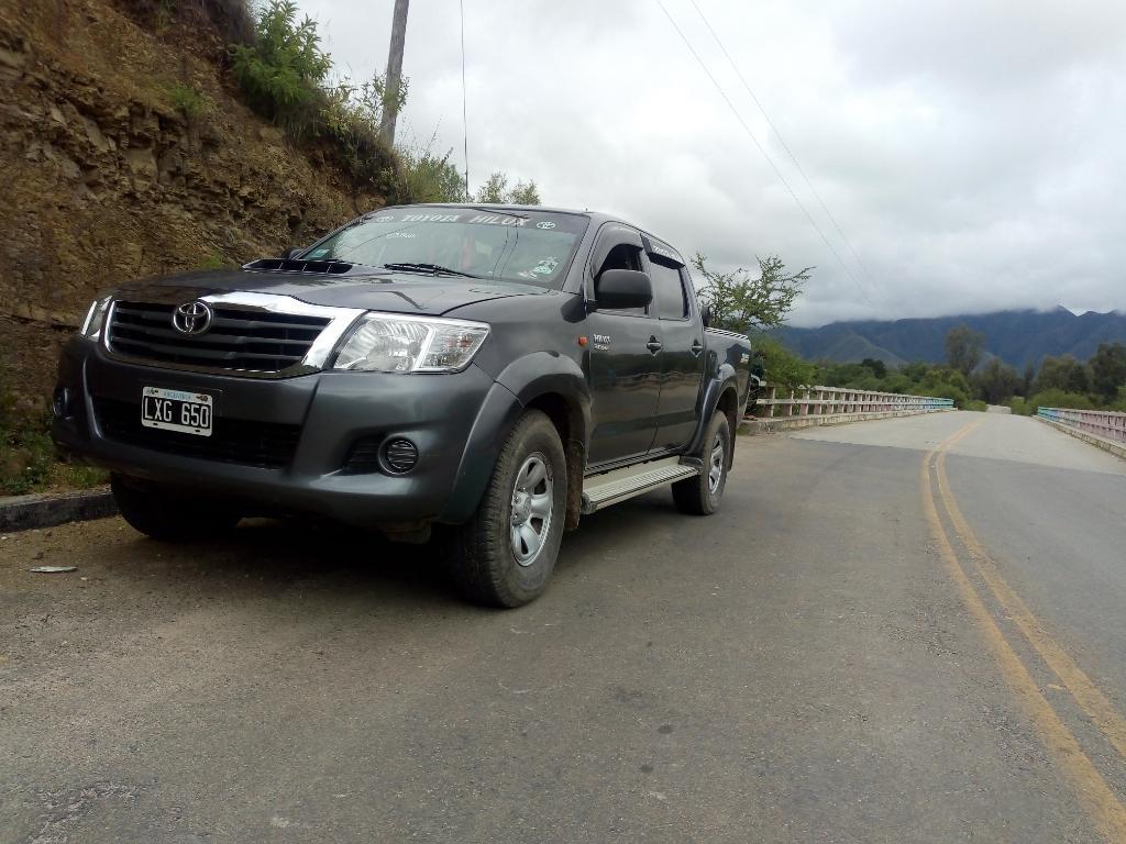 Vendo Toyota Hilux4x2.color:gris Oscuro