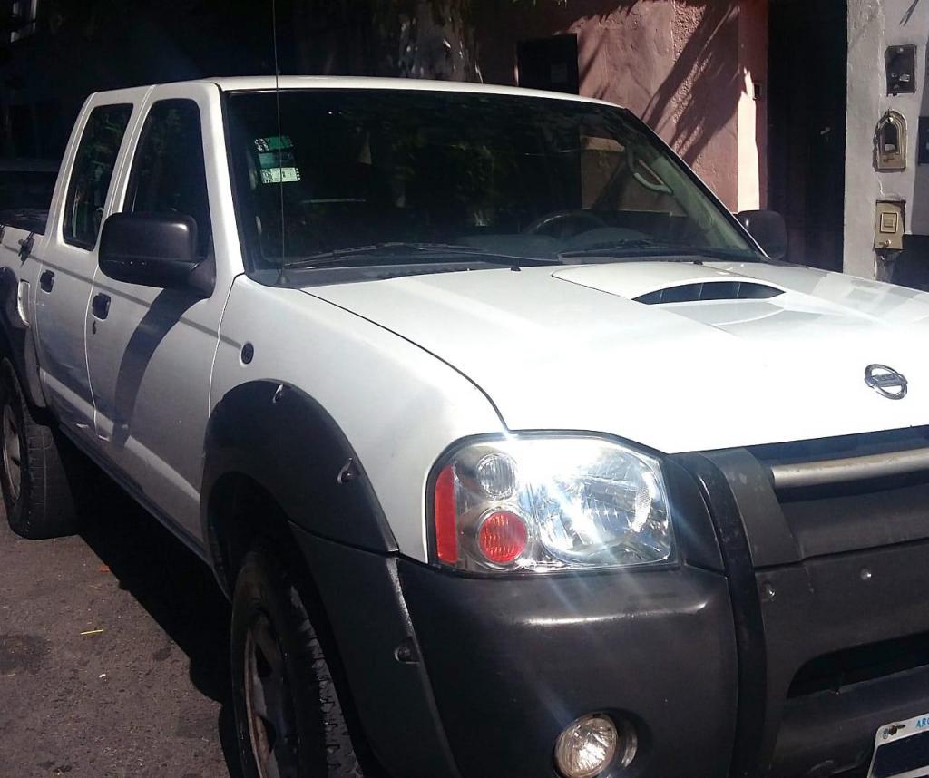 Nissan Frontier 2.8 Doble Cabina 4x2 XE