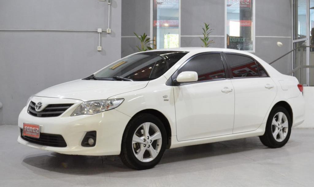 Toyota corolla xei  nafta 4 puertas color blanco