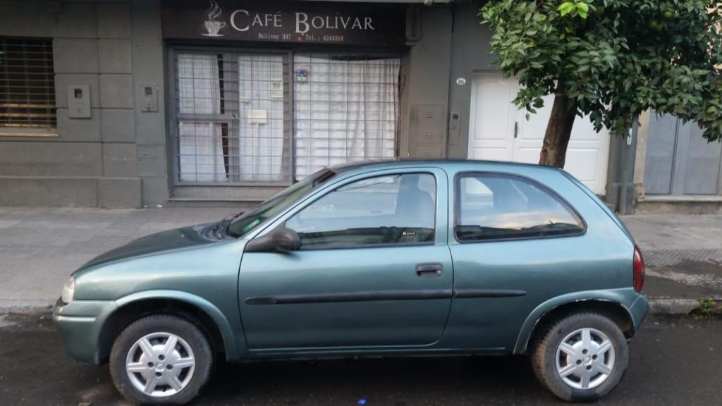 Vendo Corsa GL 1.6 3 puertas con GNC excelente estado!