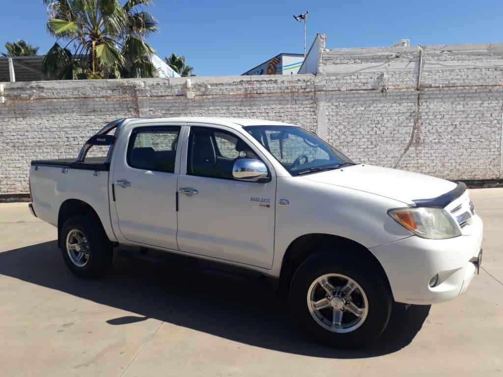 Vendo Toyota Hilux 25 4x2