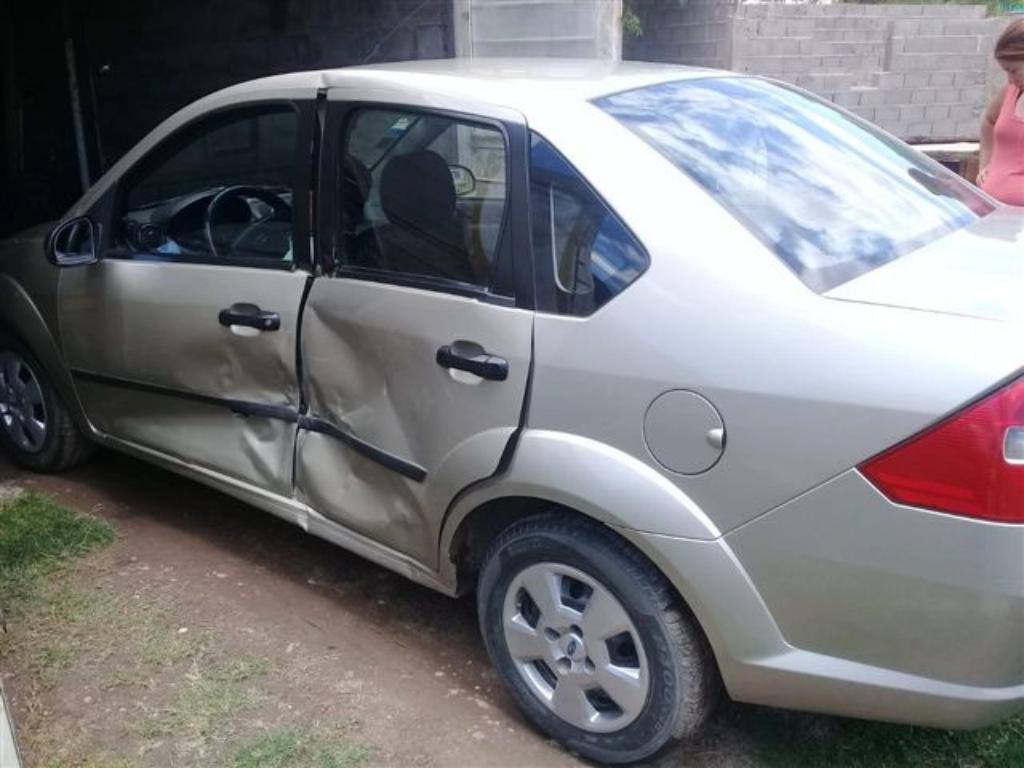 Ford Fiesta 1.6 Chocado de Baja