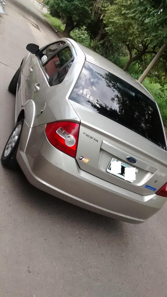 Ford Fiesta Max  Full 4 Puertas C/GNC Muy Buen Estado