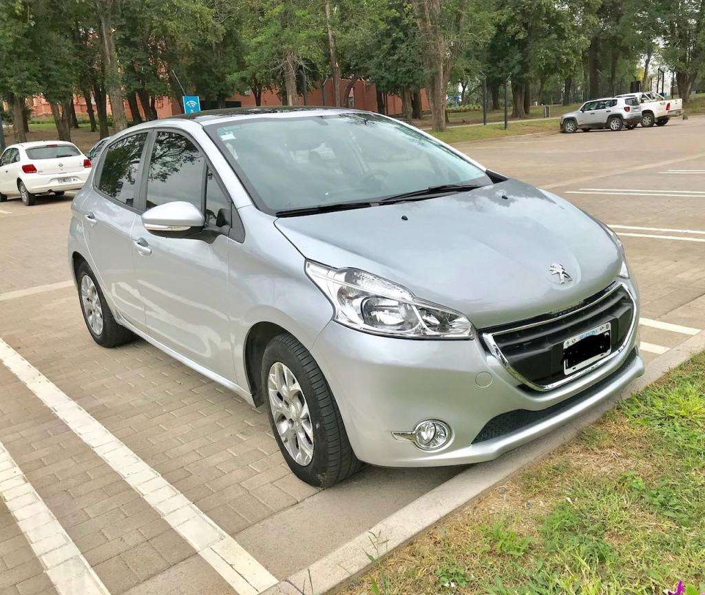 PEUGEOT 208 Allure 1.6N Touchscreen Año . Impecable