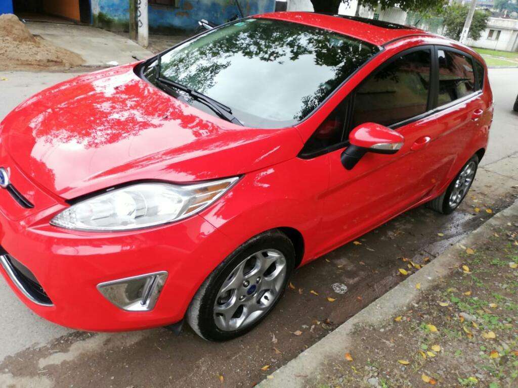 Ford Fiesta Kinetic Desing Titanium 