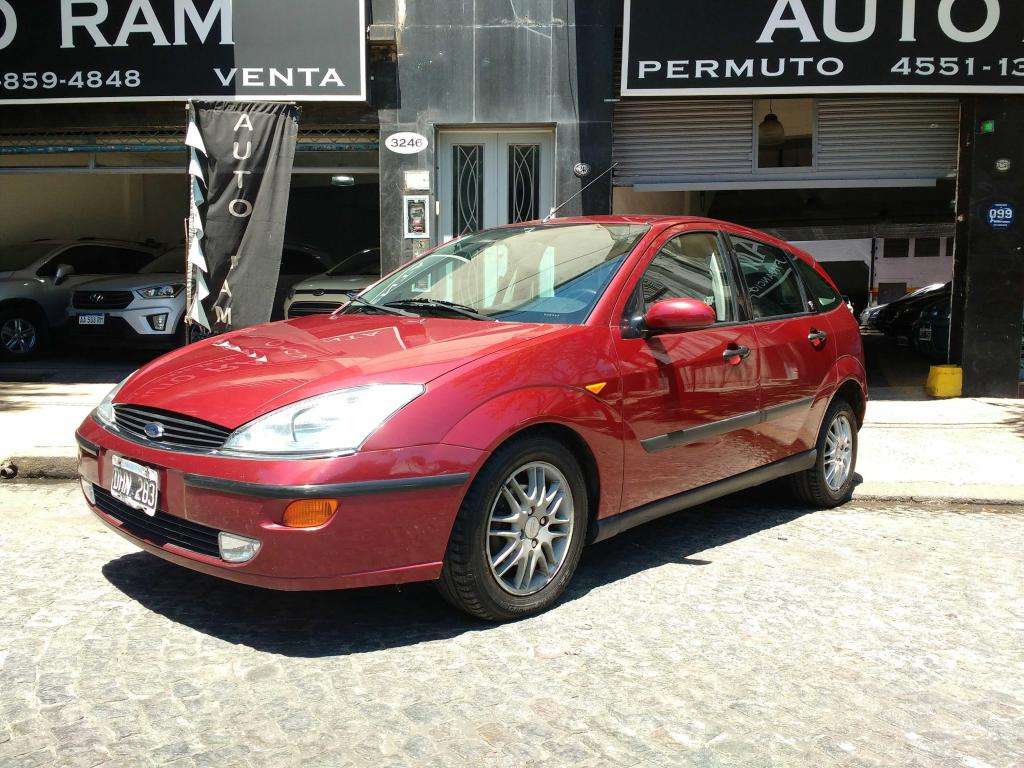 FORD FOCUS GHIA 2.0 PERMUTO IMPECABLE