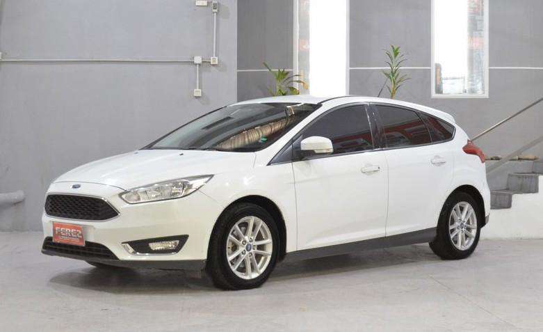 Ford focus 2.0l se nafta  puertas blanco