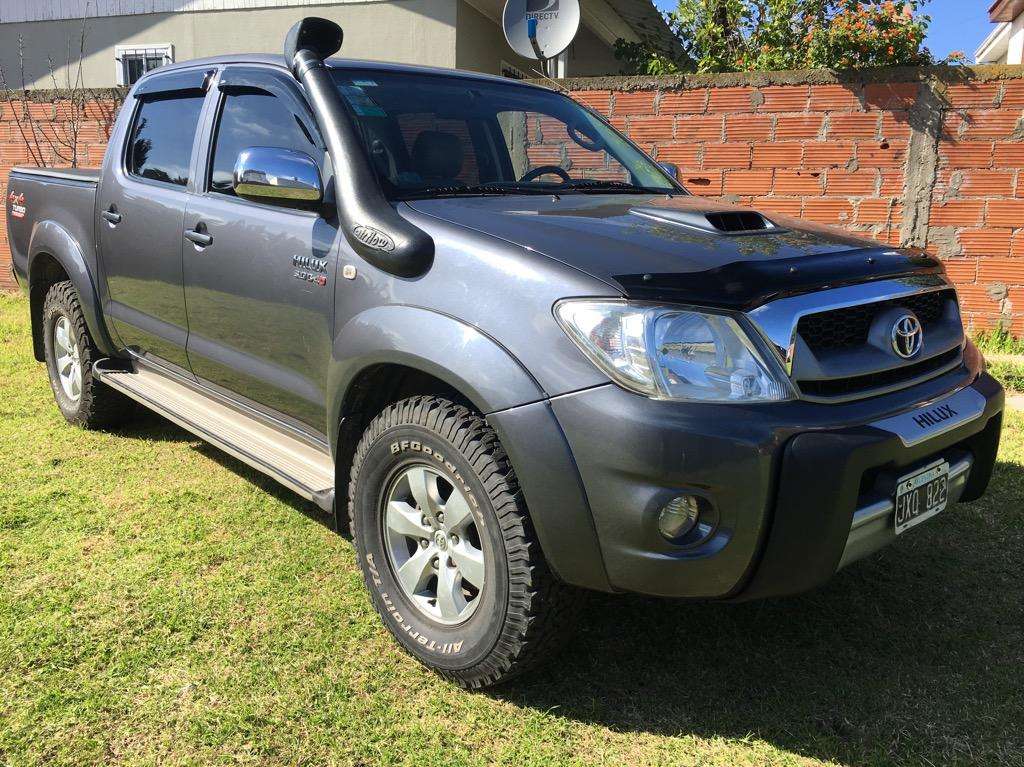 Toyota Hilux 3.0 Srv Cuero Autom 4X4