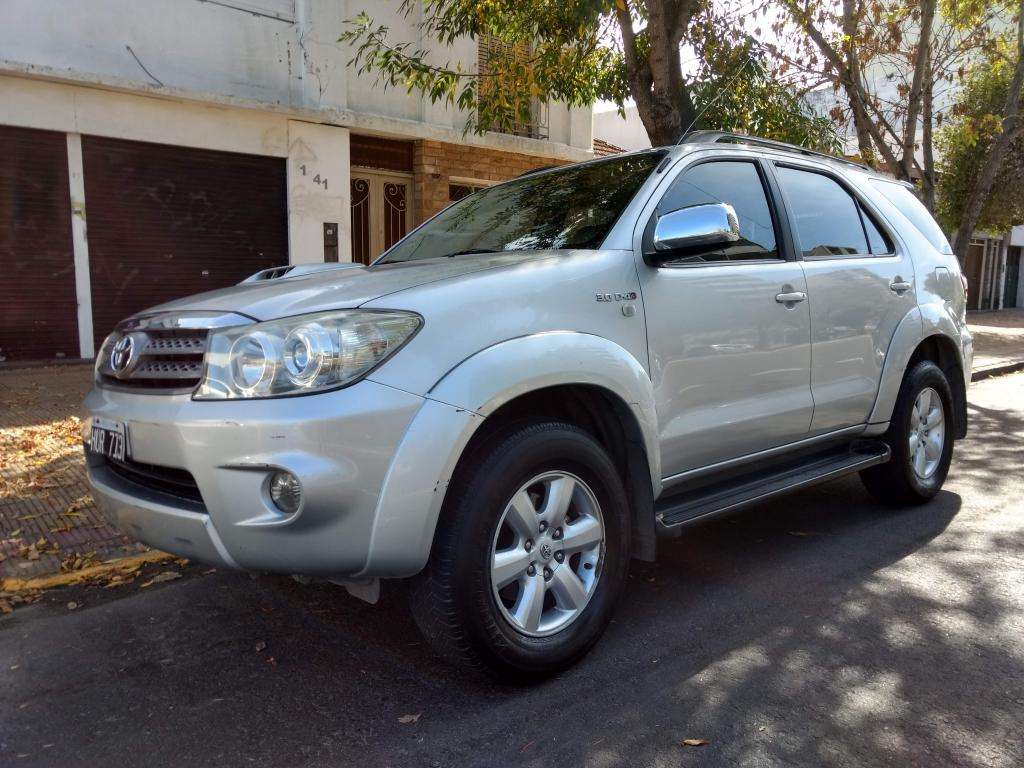 Toyota Hilux Sw4 3.0 SRV AT 4x4 7 Asientos 