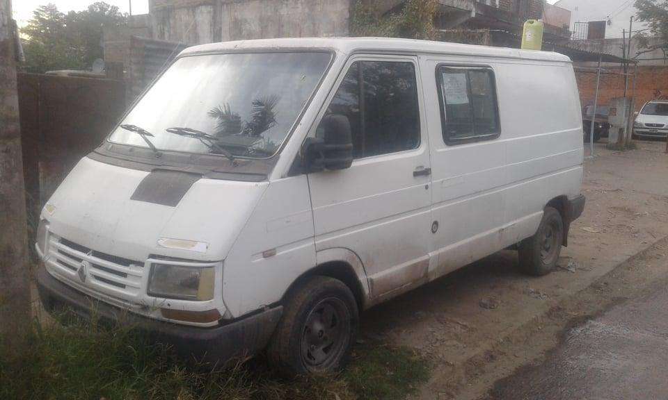 RENAULT TRAFIC 2.0 LARGA AÑO  CON GNC