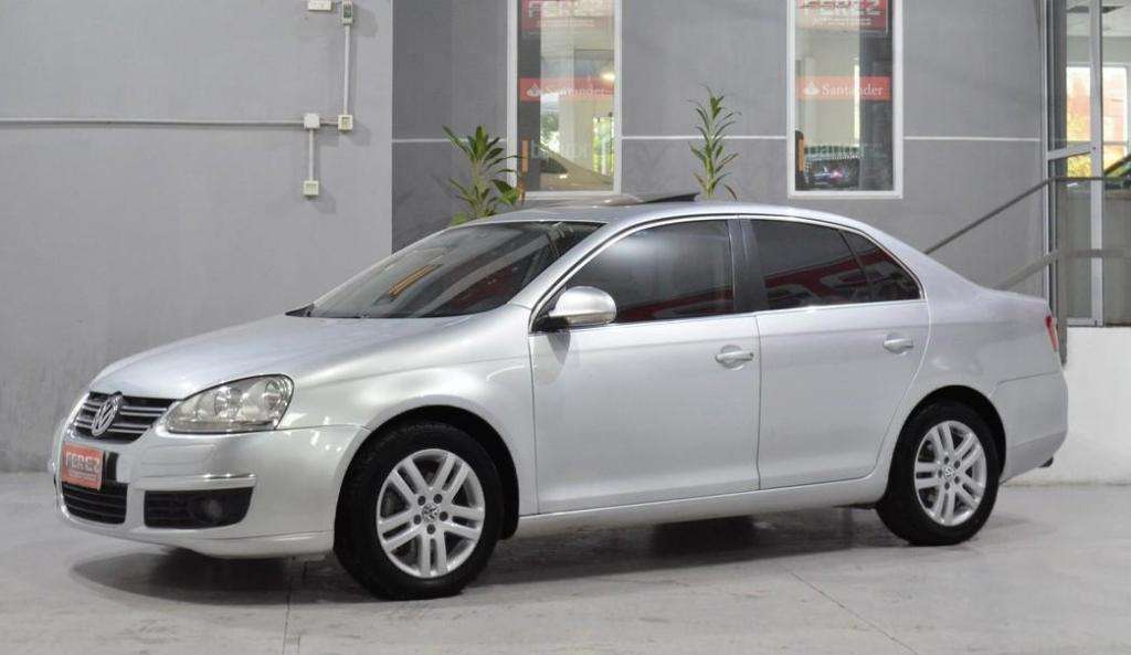 Volkswagen Vento 2.5 nafta  puertas color gris plata