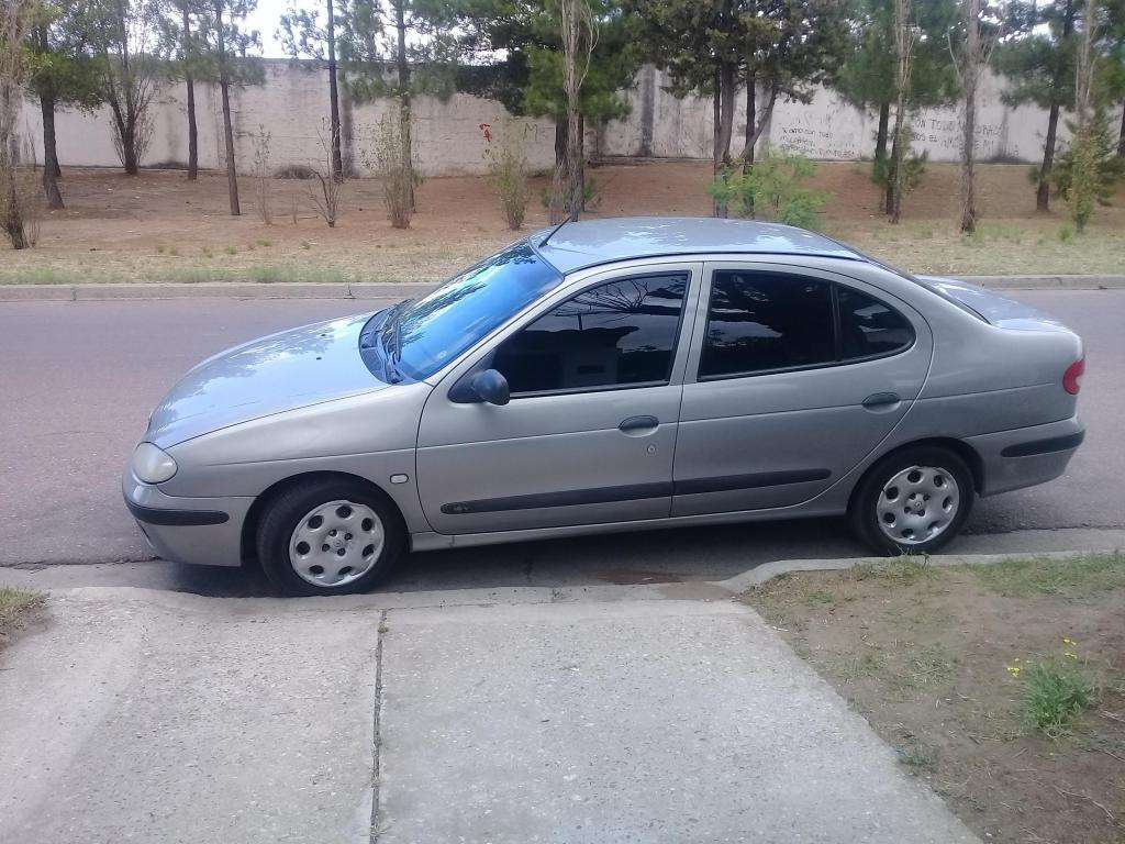 vendo/pto MEGANE  nafta. DETALLE