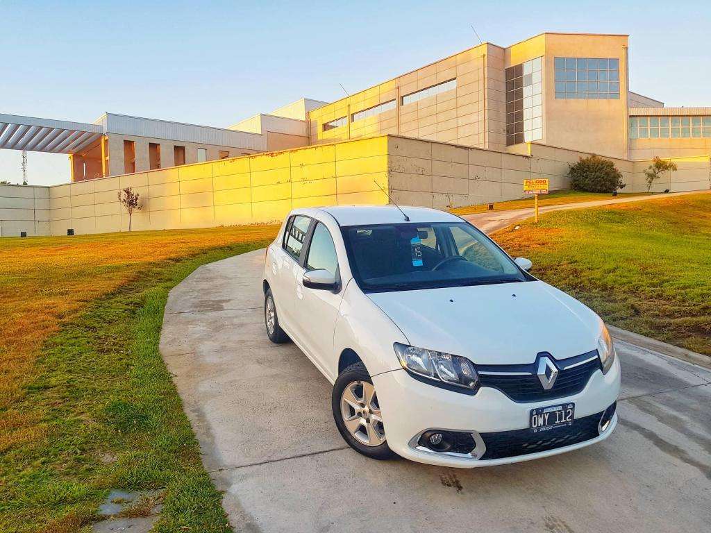 VENDO / PERMUTO / FINANCIO RENAULT SANDERO 