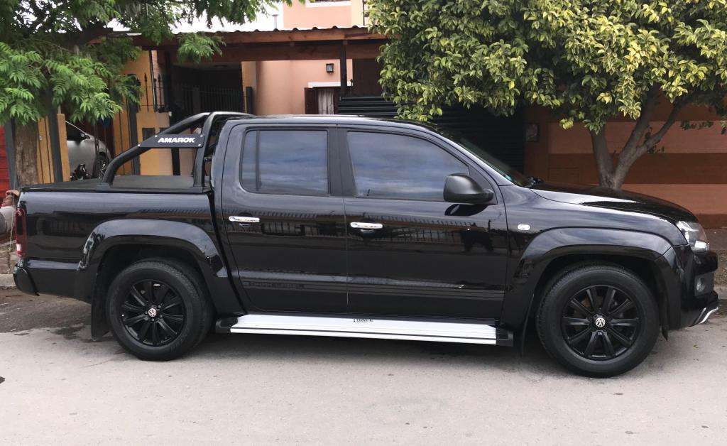 VENDO AMAROK  DARK LABEL 4X2 IMPECABLE