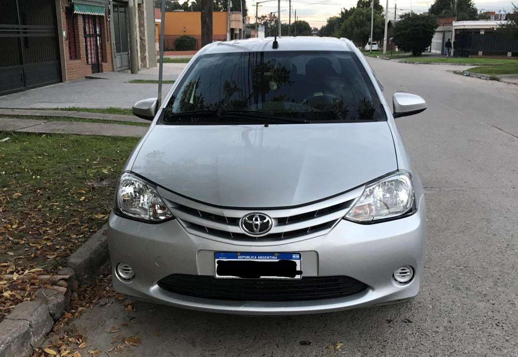 Vendo Toyota Etios Xs