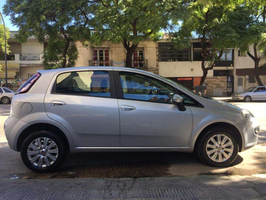 FIAT PUNTO 1.4 ATTRACTIVE PACK TOP UCONNECT MODELO 