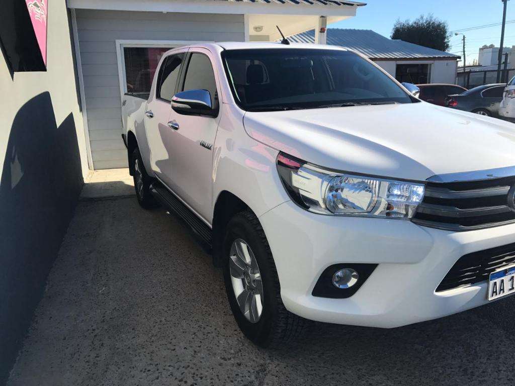 Vendo O Permuto Recivo Toyota Hilux