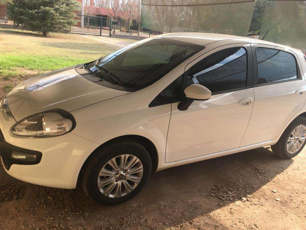 Impecable Fiat punto atractive 1.4 pack plus uniconect. 5P