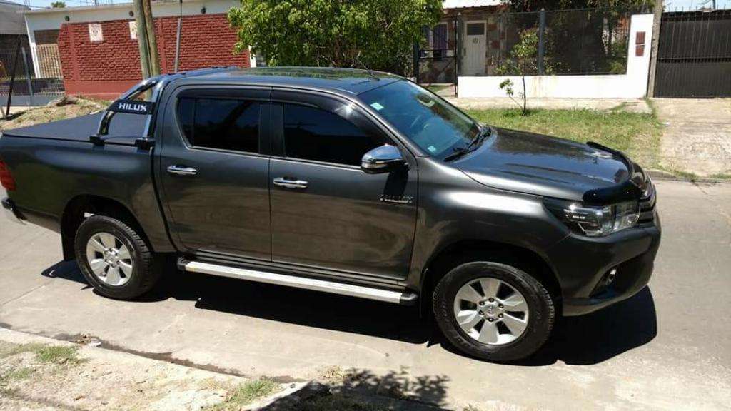 Toyota Hilux Sr 4x2 2.4 Año 