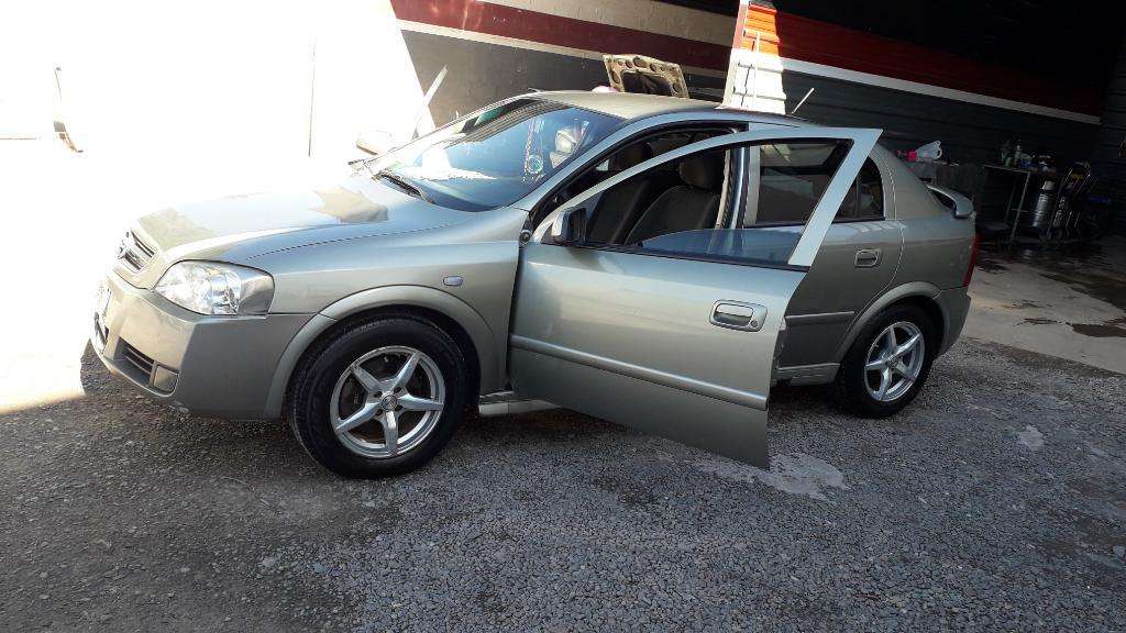 Vendo Astra ,full