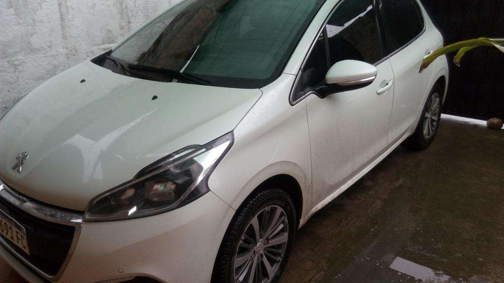 Peugeot 208 Liquido!!