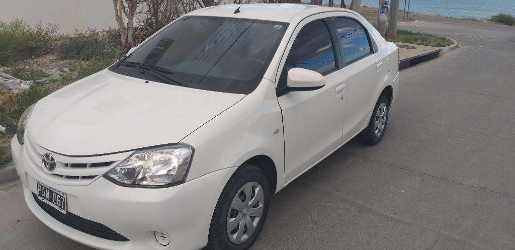 Remato Toyota Etios Xs