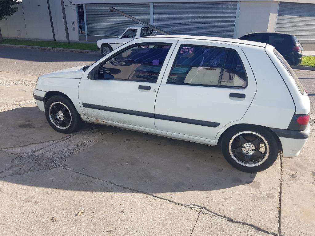 Vendo O Permuto Clio 1