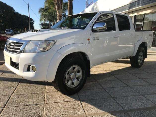 toyota hilux sr  solo hs de comercio de 9 a 12 y de