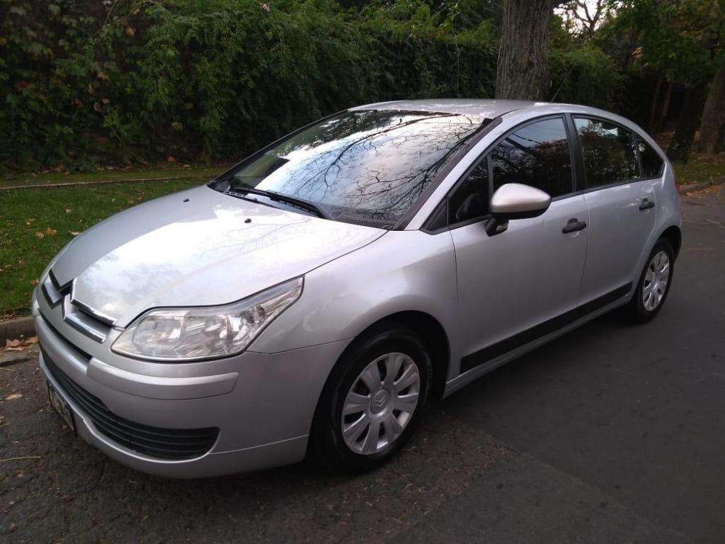 Urgente se vende Citroen C4 año , solo  km 