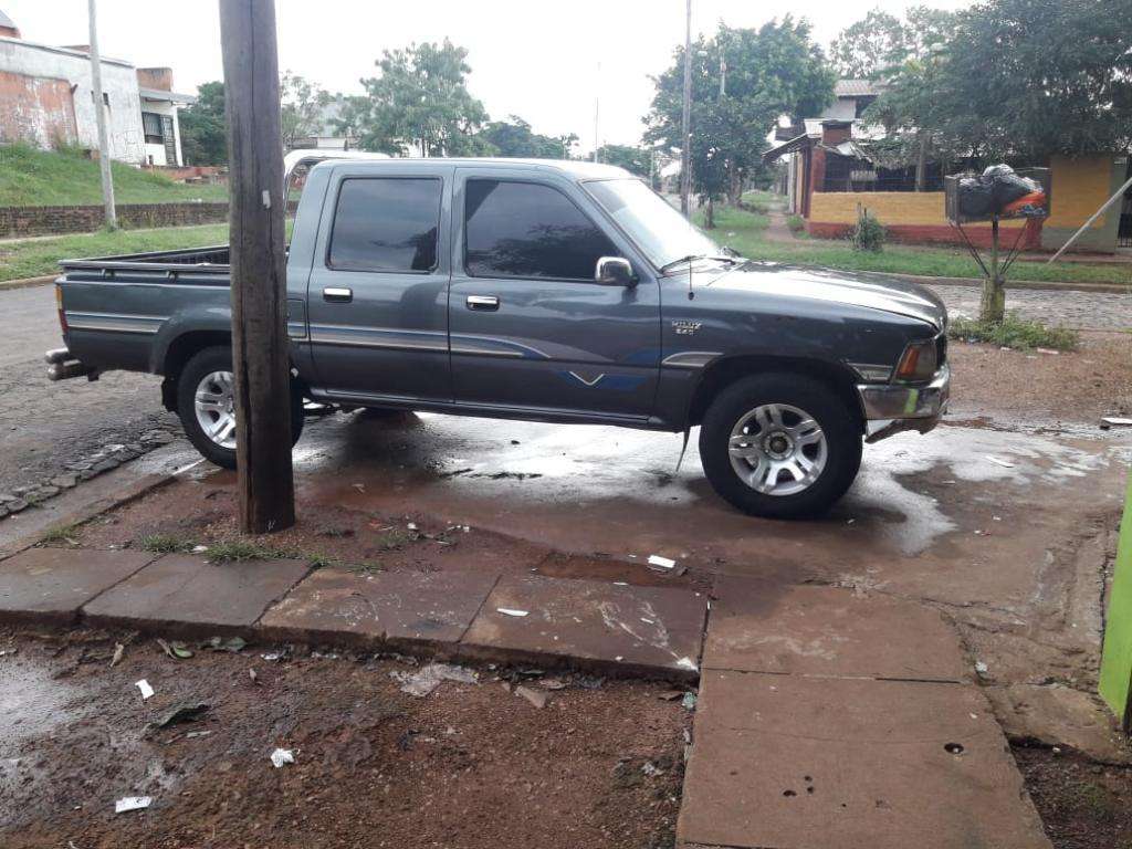 Vendo O Permuto Toyota Hilux