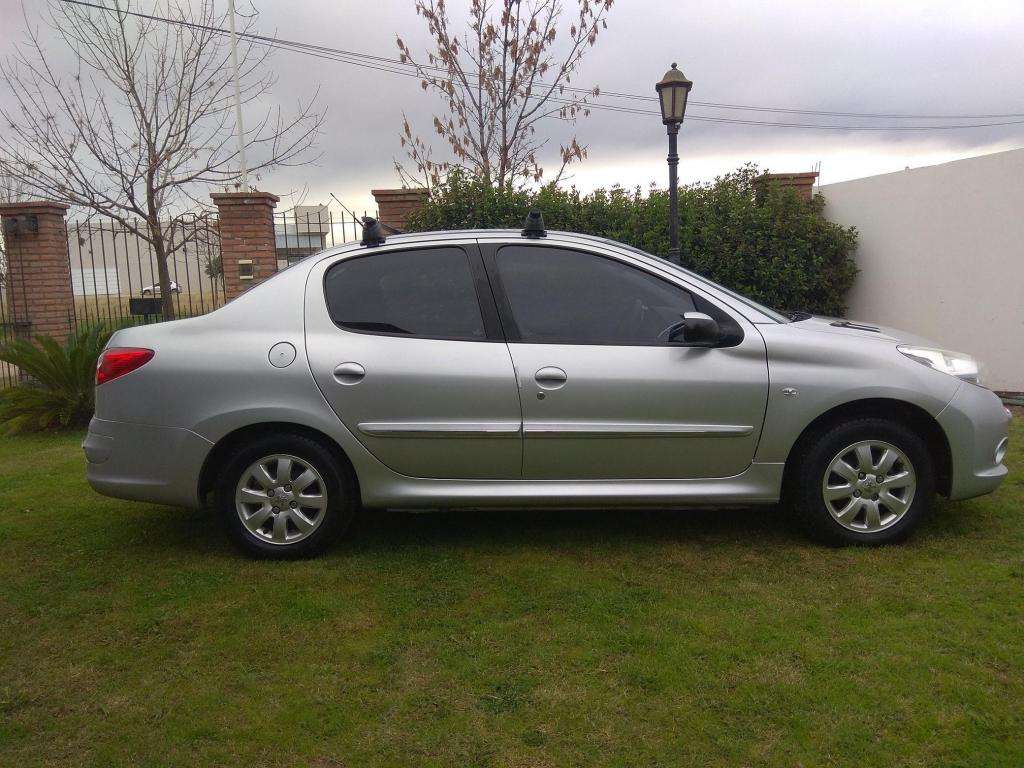 PEUGEOT 207 COMPACT ALLURE  IMPECABLE!