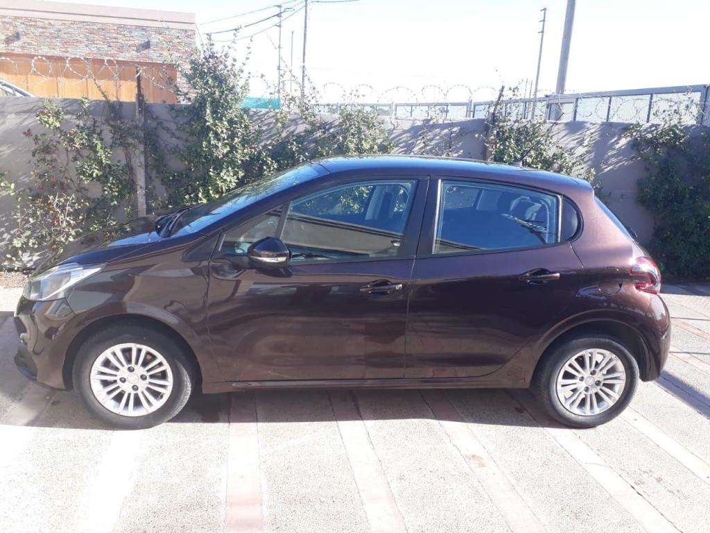 peugeot 208 allure touchscreen/ nav. l/