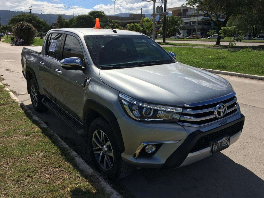 Toyota hilux 4x4 srx 28