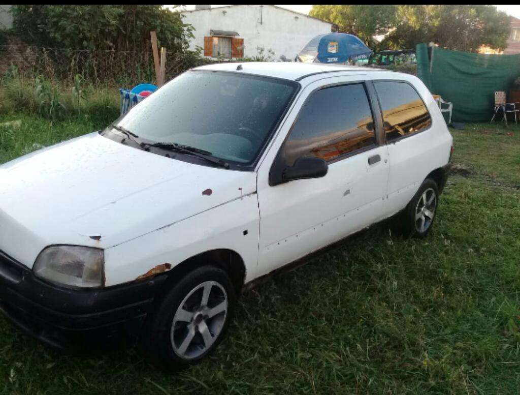 Renaul Clio 97 Permuto por Moto