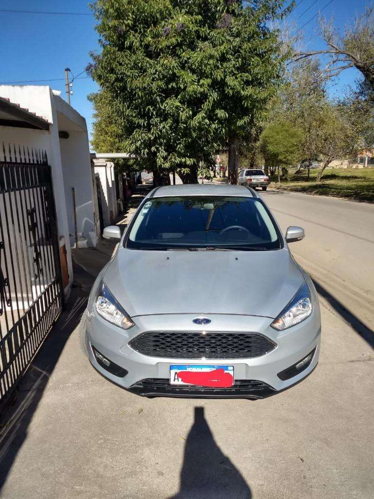 Vendo Ford Focus 1.6 S  con Gnc