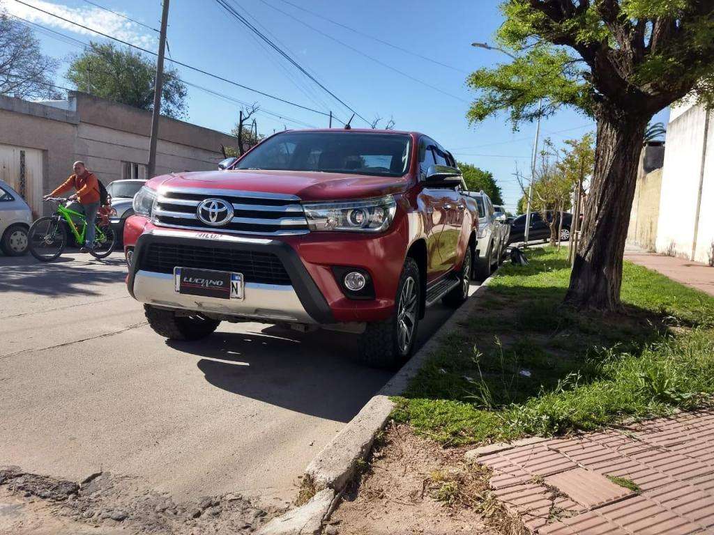 TOYOTA HILUX 4X4 SRX 2.8 año 